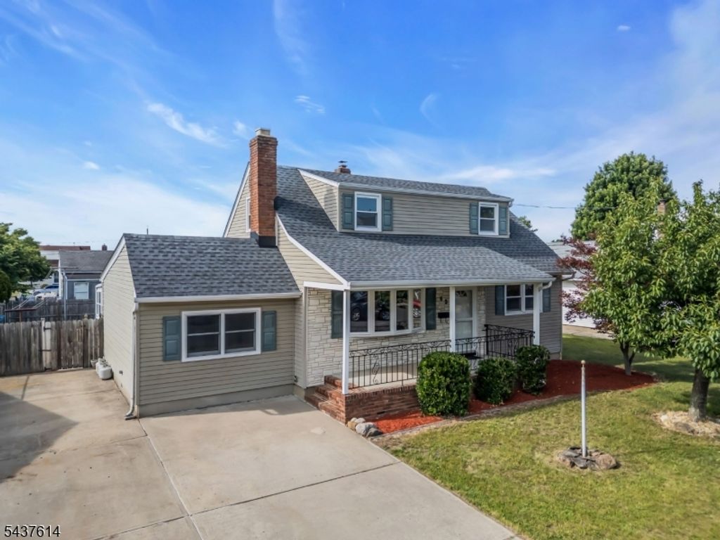62 Louise Dr, Manville Boro, NJ 08835