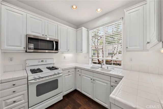 2068 Owens, Fullerton, CA 92833