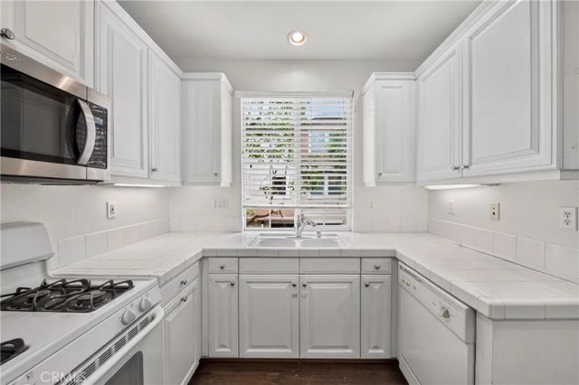 2068 Owens, Fullerton, CA 92833