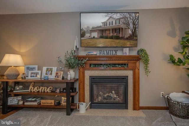 233 CARMACK DR, Chambersburg, PA 17202