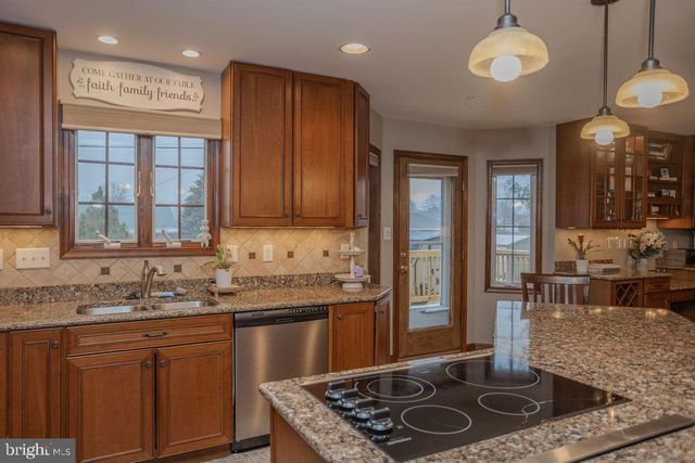 233 CARMACK DR, Chambersburg, PA 17202