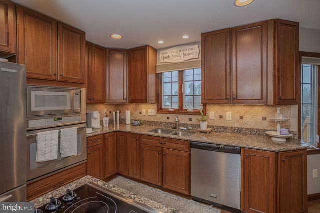 233 CARMACK DR, Chambersburg, PA 17202