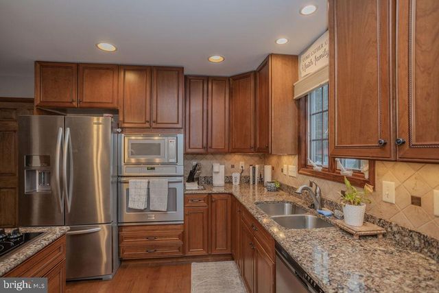 233 CARMACK DR, Chambersburg, PA 17202