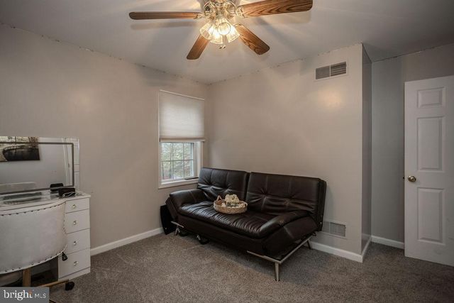 233 CARMACK DR, Chambersburg, PA 17202