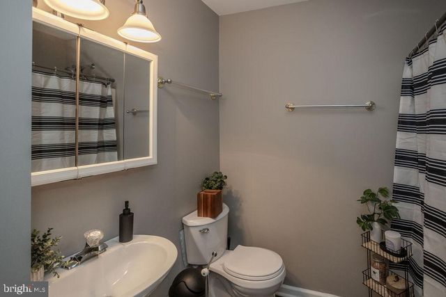 233 CARMACK DR, Chambersburg, PA 17202