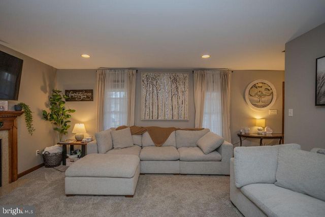 233 CARMACK DR, Chambersburg, PA 17202