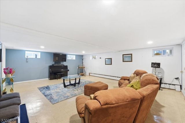 175 Weaver Ave, Bloomfield Twp., NJ 07003