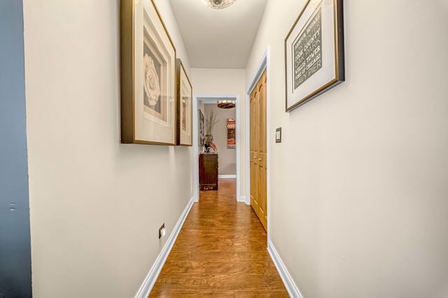 54 Forest Avenue 2W, Riverside, IL 60546
