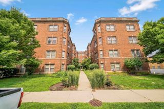 54 Forest Avenue 2W, Riverside, IL 60546