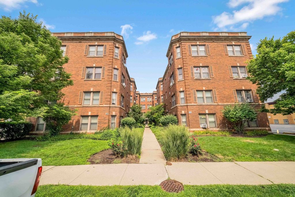 54 Forest Avenue 2W, Riverside, IL 60546