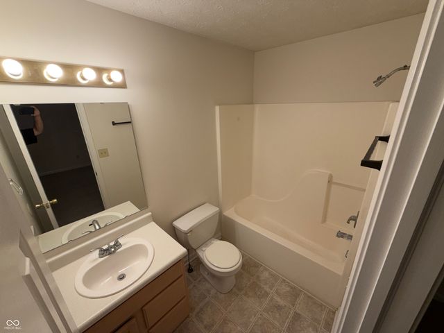 1117 Harvest Ridge Circle, Franklin, IN 46131