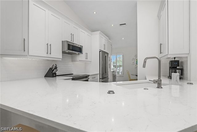 853 Tanbark DR 201, Naples, FL 34108