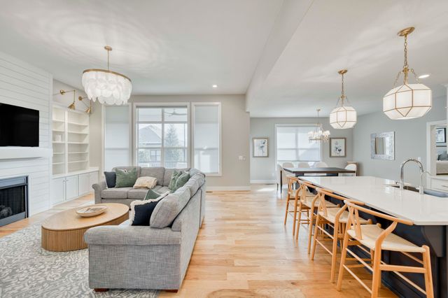 3722 E Woodhue Street, Springfield, MO 65802