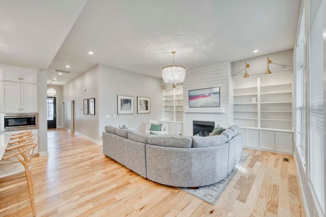 3722 E Woodhue Street, Springfield, MO 65802