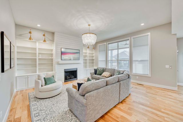 3722 E Woodhue Street, Springfield, MO 65802