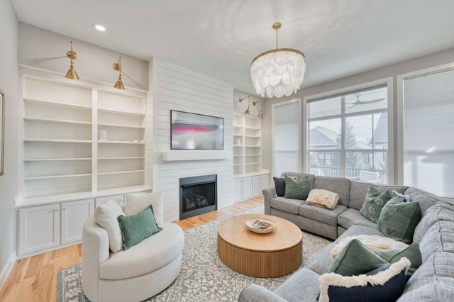 3722 E Woodhue Street, Springfield, MO 65802