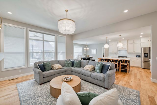 3722 E Woodhue Street, Springfield, MO 65802