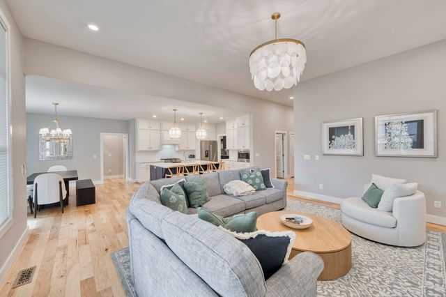 3722 E Woodhue Street, Springfield, MO 65802