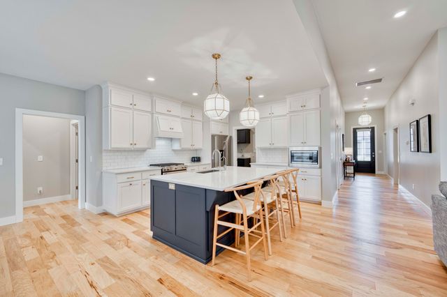 3722 E Woodhue Street, Springfield, MO 65802