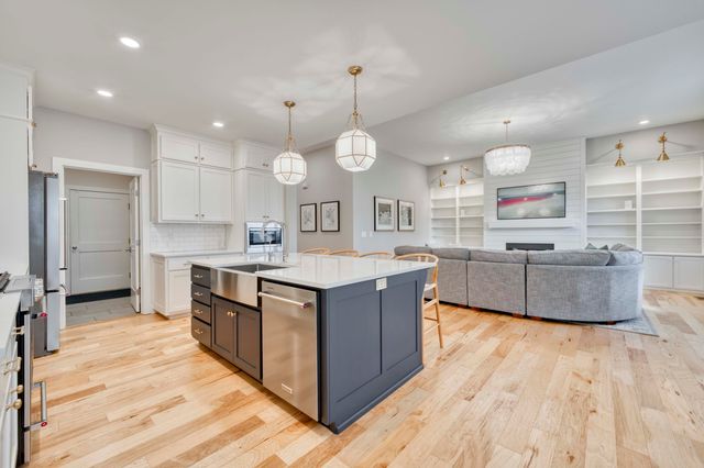 3722 E Woodhue Street, Springfield, MO 65802