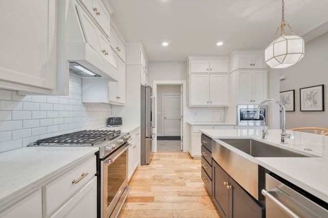 3722 E Woodhue Street, Springfield, MO 65802