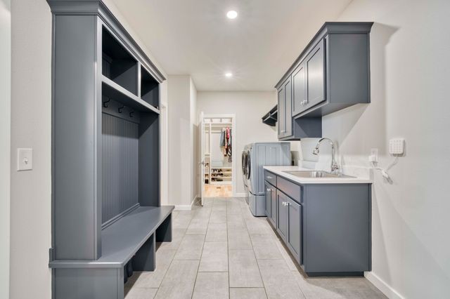 3722 E Woodhue Street, Springfield, MO 65802