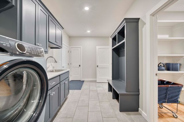 3722 E Woodhue Street, Springfield, MO 65802