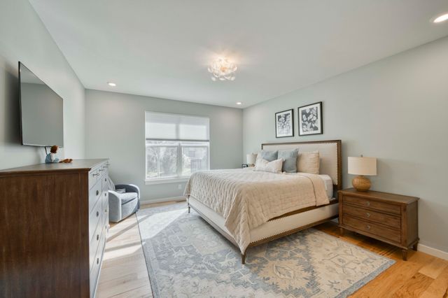 3722 E Woodhue Street, Springfield, MO 65802