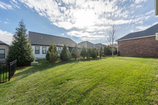 3722 E Woodhue Street, Springfield, MO 65802