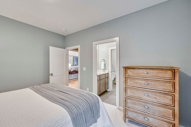 3722 E Woodhue Street, Springfield, MO 65802