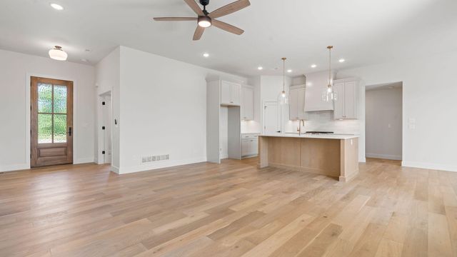 2727 EASLEY CABIN CIR, Columbia, MO 65201