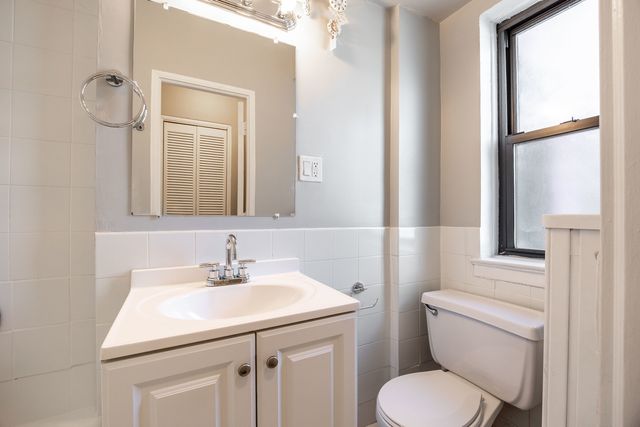 1140 N La Salle Drive 407, Chicago, IL 60610