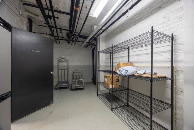 1140 N La Salle Drive 407, Chicago, IL 60610