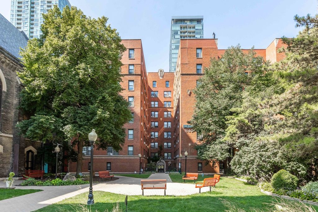 1140 N La Salle Drive 407, Chicago, IL 60610