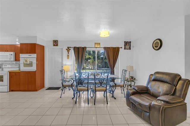 371 NE 42nd Ct, Oakland Park, FL 33334