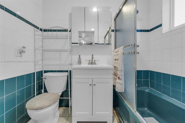 371 NE 42nd Ct, Oakland Park, FL 33334