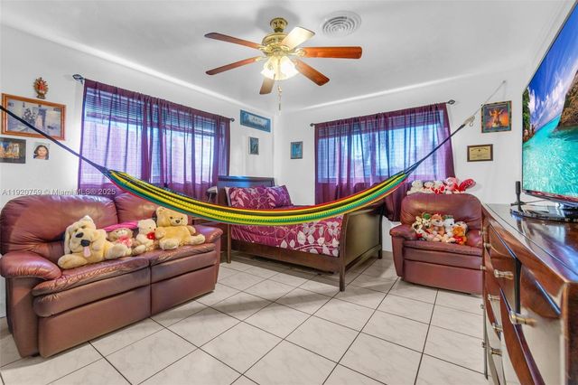 371 NE 42nd Ct, Oakland Park, FL 33334