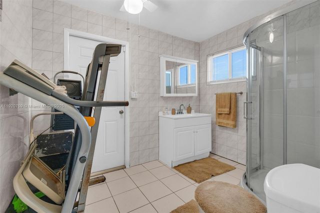 371 NE 42nd Ct, Oakland Park, FL 33334