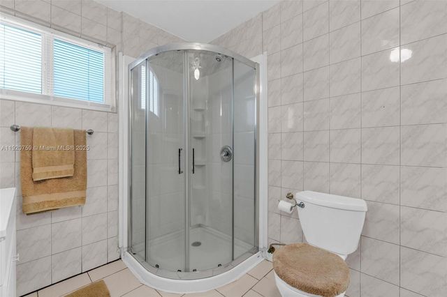 371 NE 42nd Ct, Oakland Park, FL 33334