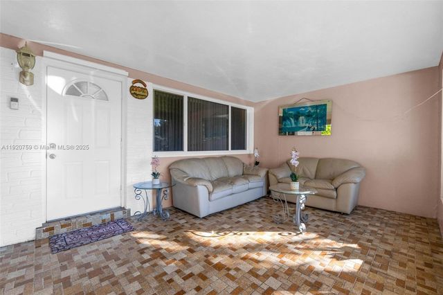 371 NE 42nd Ct, Oakland Park, FL 33334