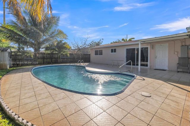 371 NE 42nd Ct, Oakland Park, FL 33334