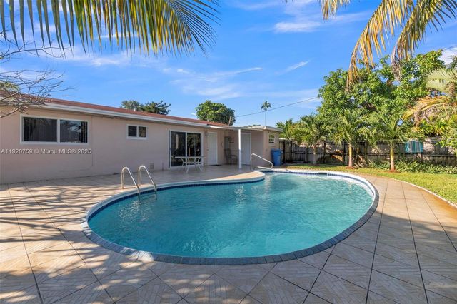 371 NE 42nd Ct, Oakland Park, FL 33334