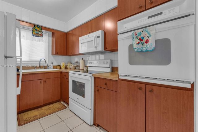 371 NE 42nd Ct, Oakland Park, FL 33334