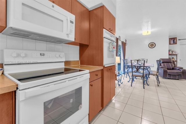 371 NE 42nd Ct, Oakland Park, FL 33334