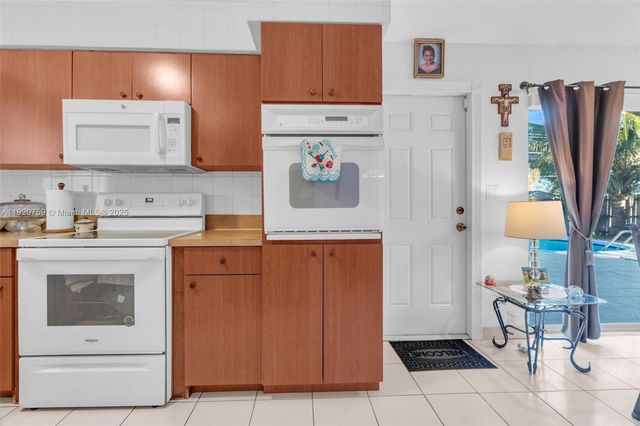 371 NE 42nd Ct, Oakland Park, FL 33334