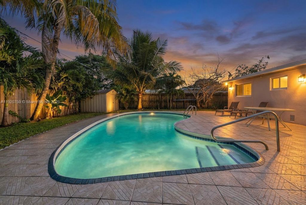 Image 1 of property listing at 371 NE 42nd Ct, Oakland Park, FL 33334