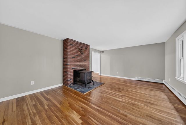 7 Hancock St, Plainville, MA 02762