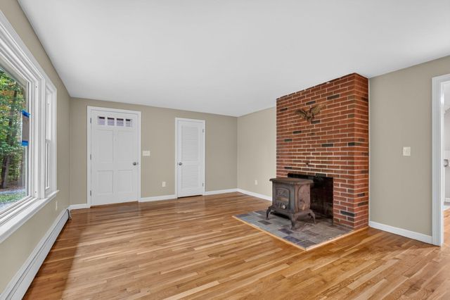 7 Hancock St, Plainville, MA 02762