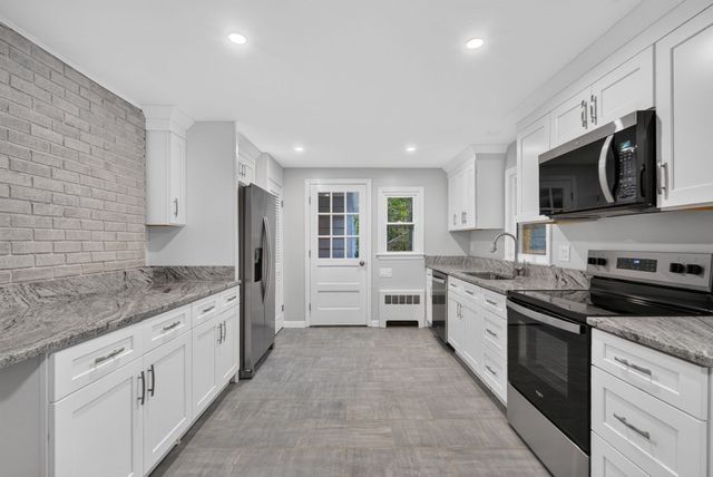 7 Hancock St, Plainville, MA 02762