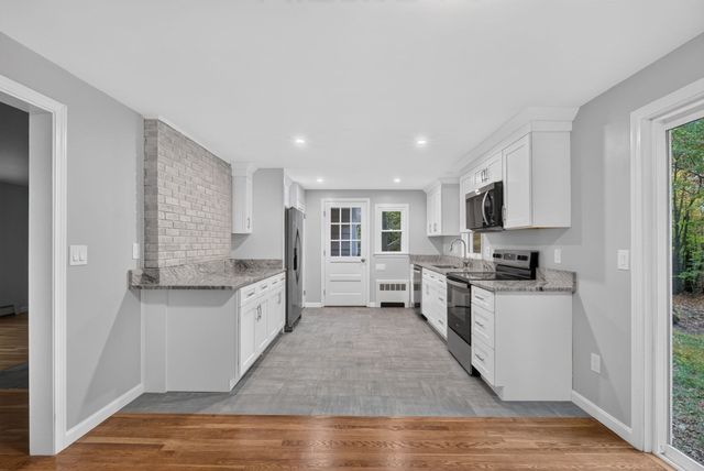 7 Hancock St, Plainville, MA 02762